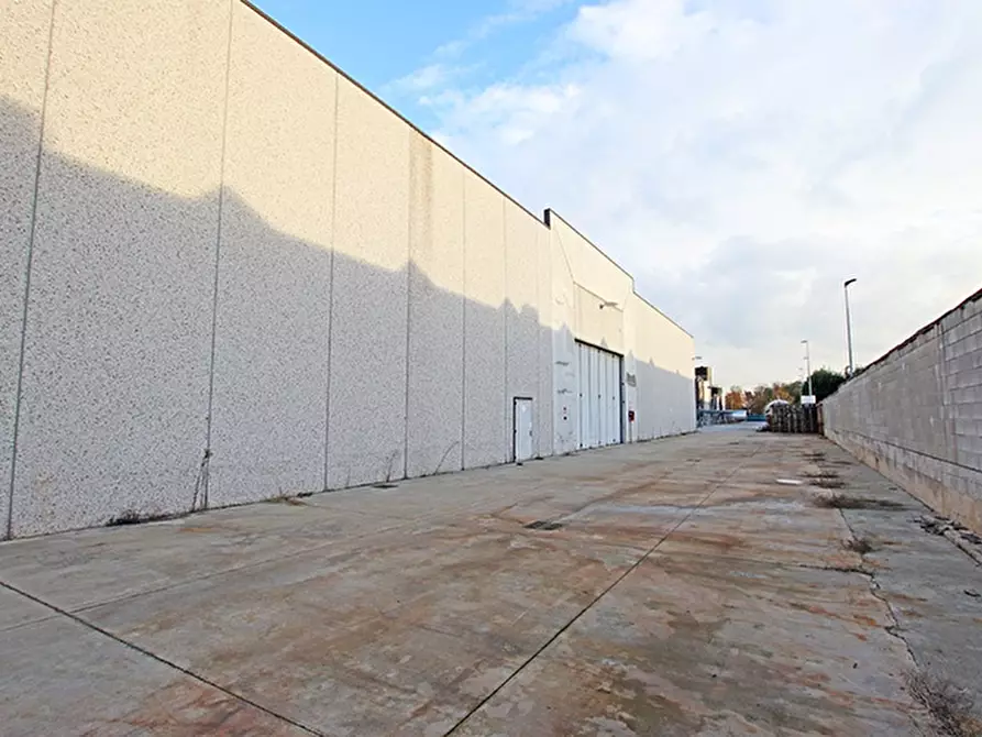 Immagine 9 di Capannone industriale in vendita  a Busto Arsizio