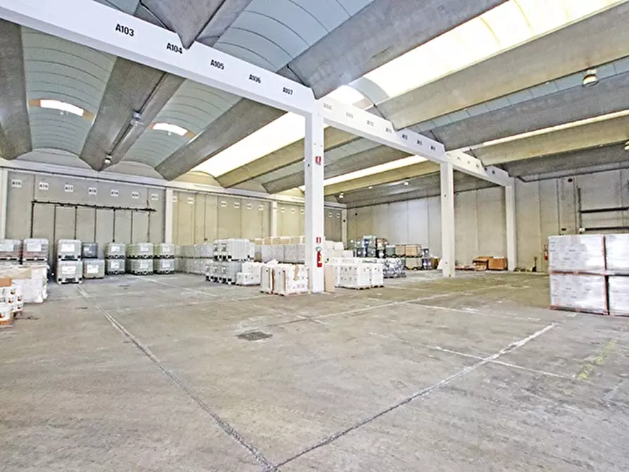 Immagine 14 di Capannone industriale in vendita  a Busto Arsizio