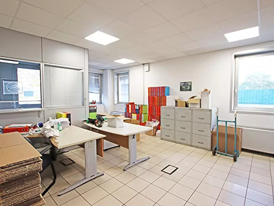 Immagine 15 di Capannone industriale in vendita  a Busto Arsizio