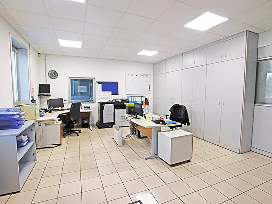 Immagine 16 di Capannone industriale in vendita  a Busto Arsizio