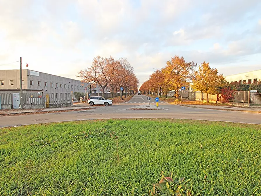 Immagine 17 di Capannone industriale in vendita  a Busto Arsizio