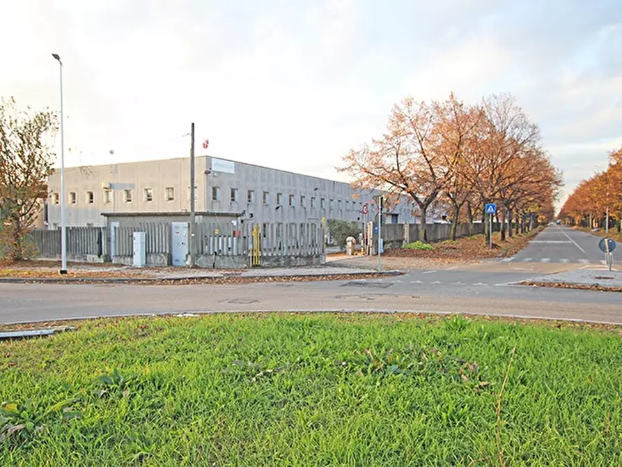 Immagine 18 di Capannone industriale in vendita  a Busto Arsizio