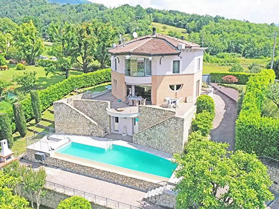 Immagine 1 di Villa in vendita  a Palazzago