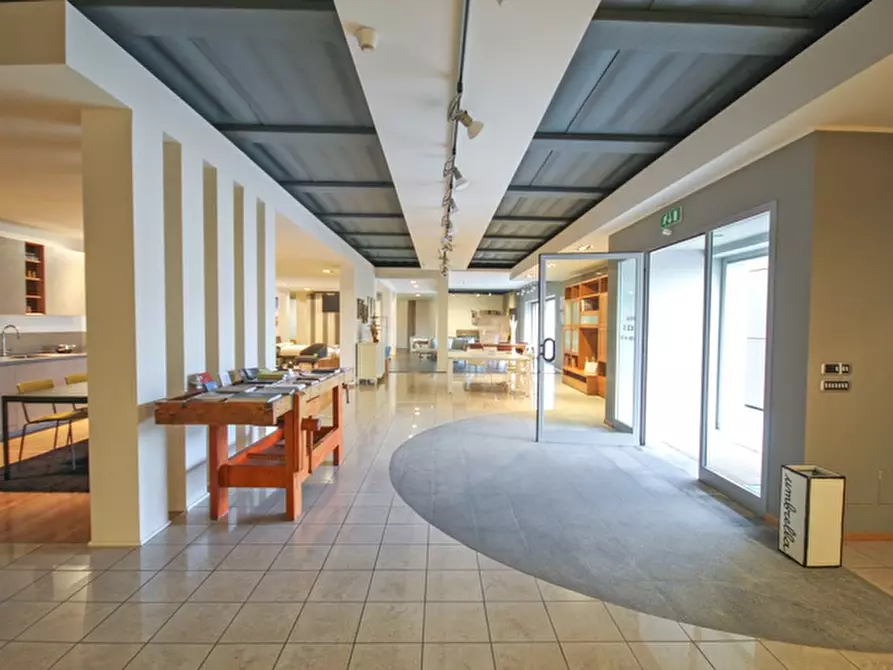 Immagine 5 di Negozio in vendita  in via Dei Termini a Arcene