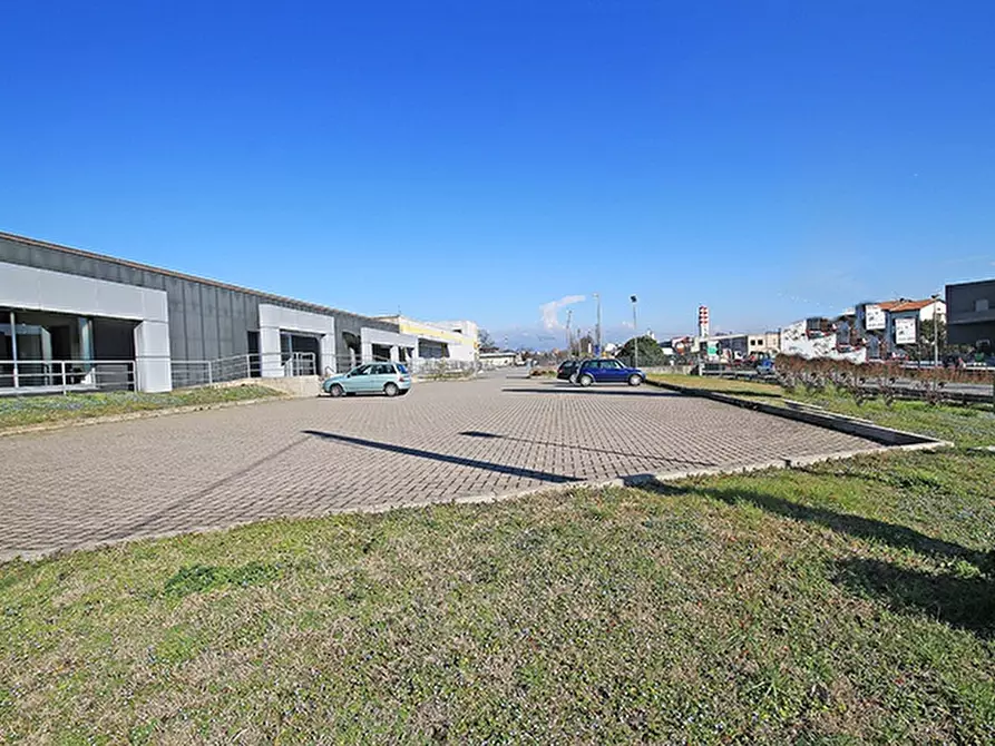 Immagine 4 di Negozio in vendita  in via Dei Termini a Arcene