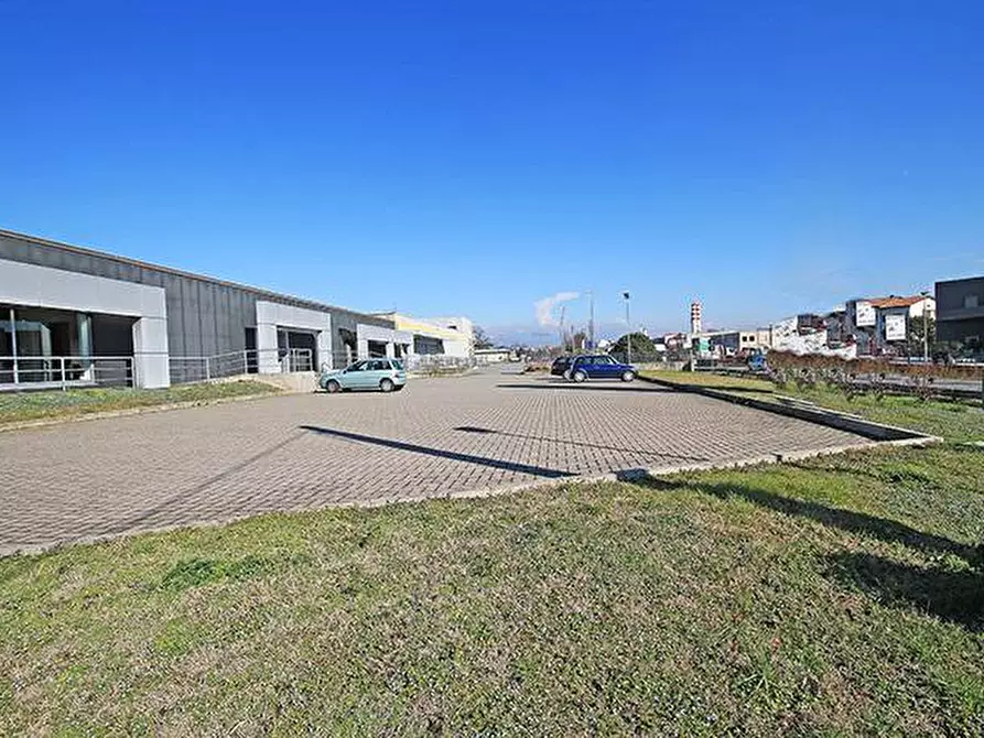 Immagine 3 di Negozio in vendita  in via Dei Termini a Arcene