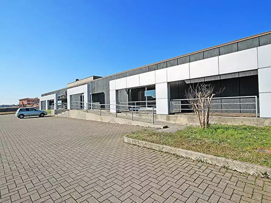 Immagine 2 di Negozio in vendita  in via Dei Termini a Arcene