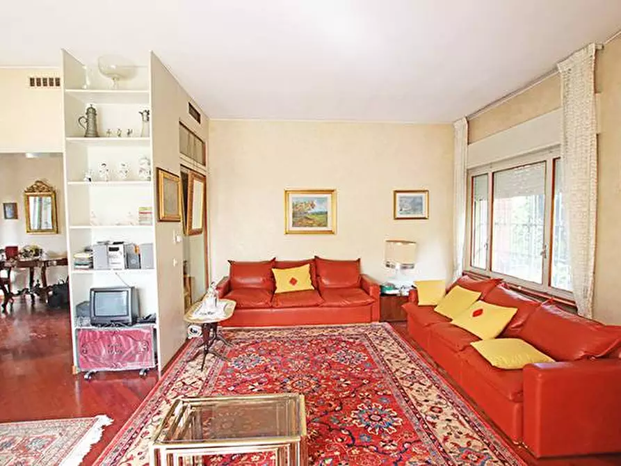 Immagine 9 di Villa in vendita  in via lotto a Seriate