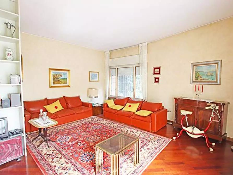 Immagine 11 di Villa in vendita  in via lotto a Seriate