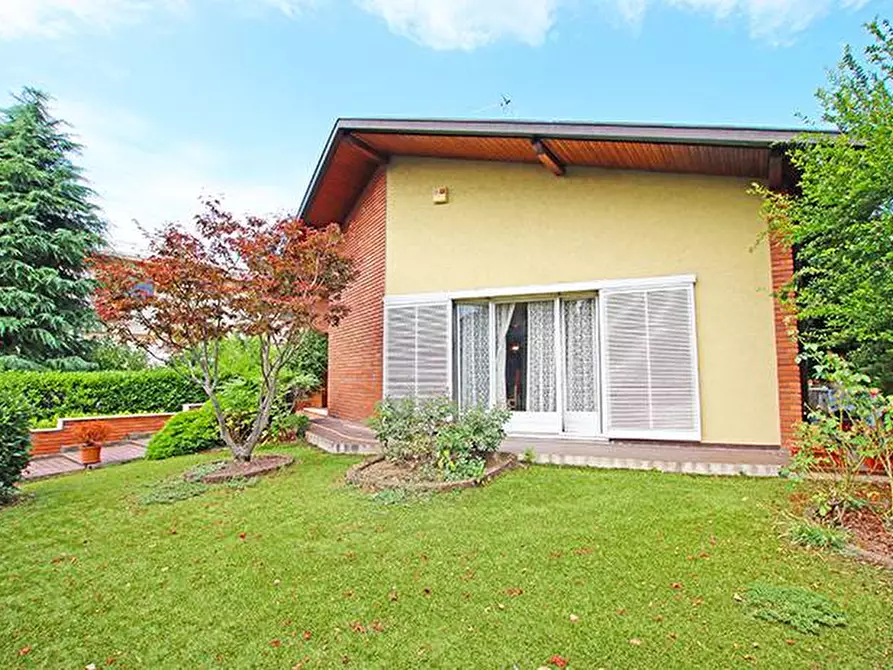 Immagine 3 di Villa in vendita  in via lotto a Seriate