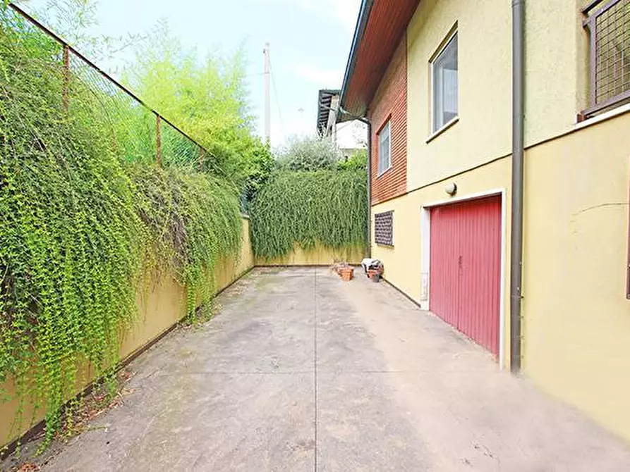 Immagine 4 di Villa in vendita  in via lotto a Seriate