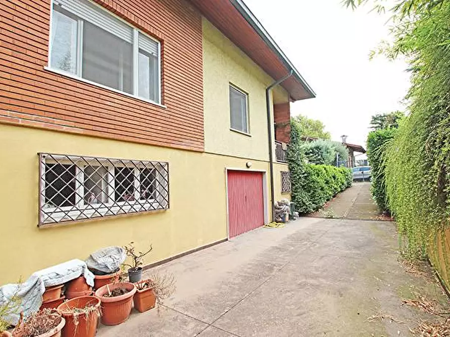 Immagine 6 di Villa in vendita  in via lotto a Seriate