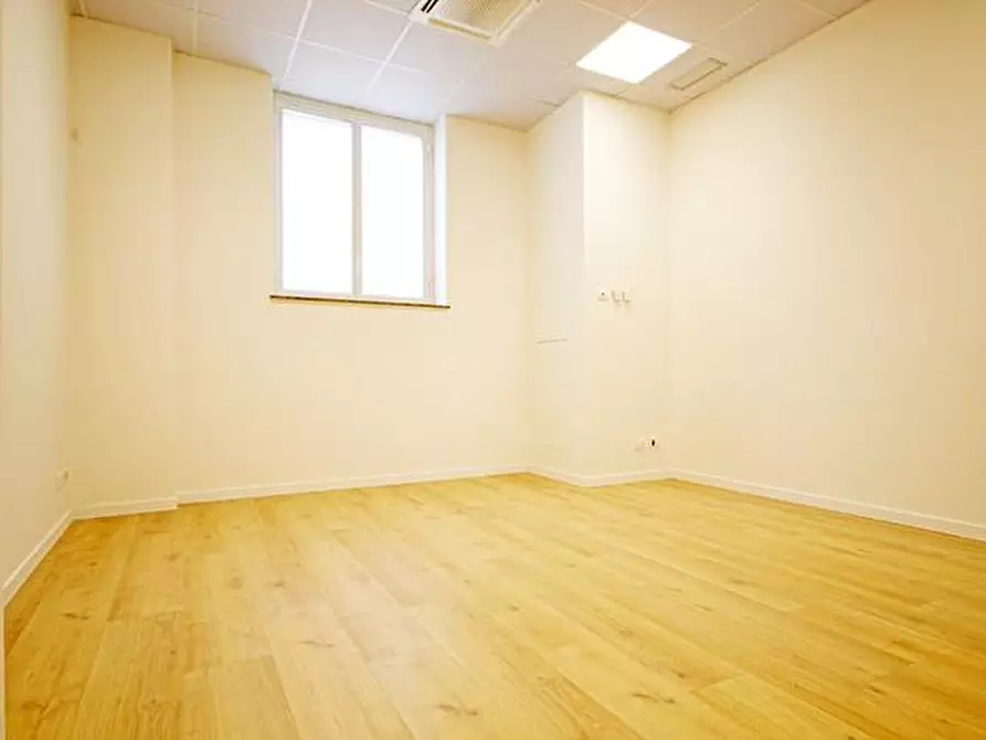Immagine 7 di Ufficio in vendita  in via clara maffei a Bergamo