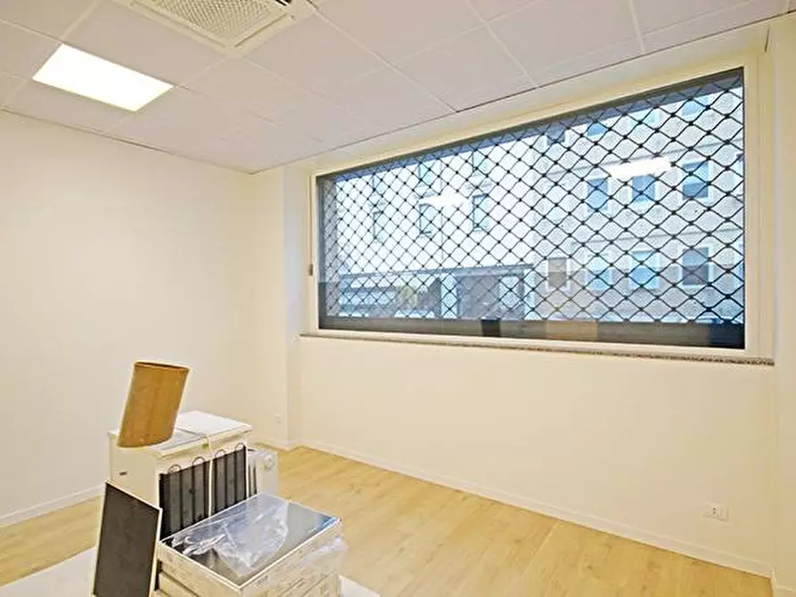 Immagine 9 di Ufficio in vendita  in via clara maffei a Bergamo