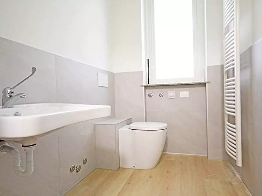 Immagine 11 di Ufficio in vendita  in via clara maffei a Bergamo