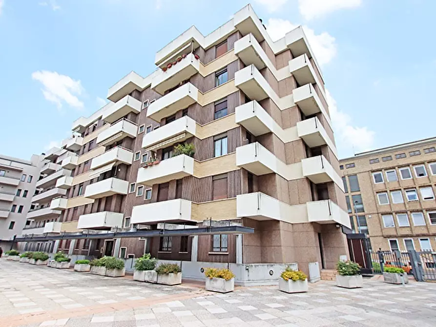 Immagine 28 di Ufficio in vendita  in via clara maffei a Bergamo