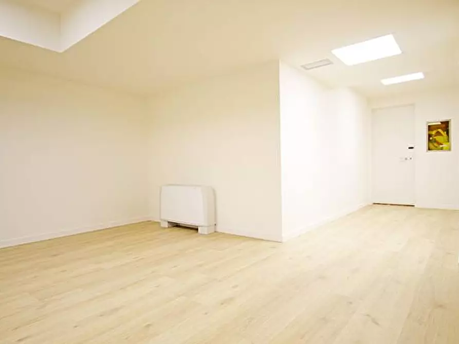 Immagine 17 di Ufficio in vendita  in via clara maffei a Bergamo