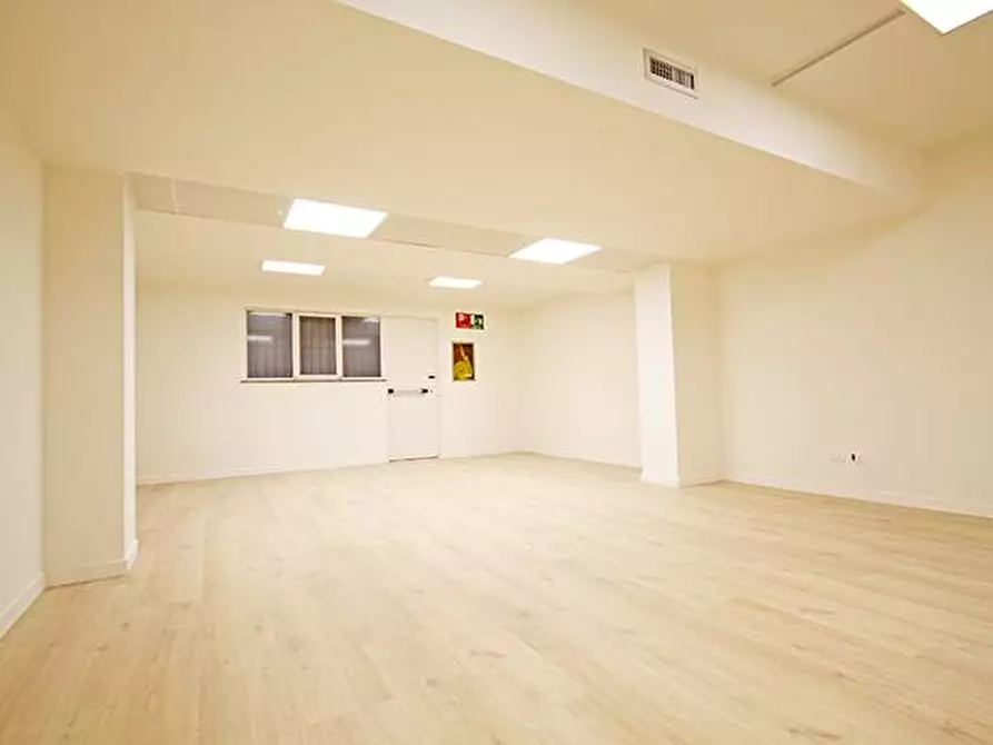 Immagine 18 di Ufficio in vendita  in via clara maffei a Bergamo