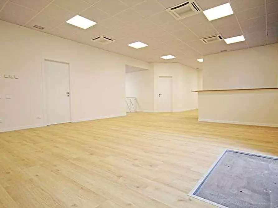 Immagine 3 di Ufficio in vendita  in via clara maffei a Bergamo