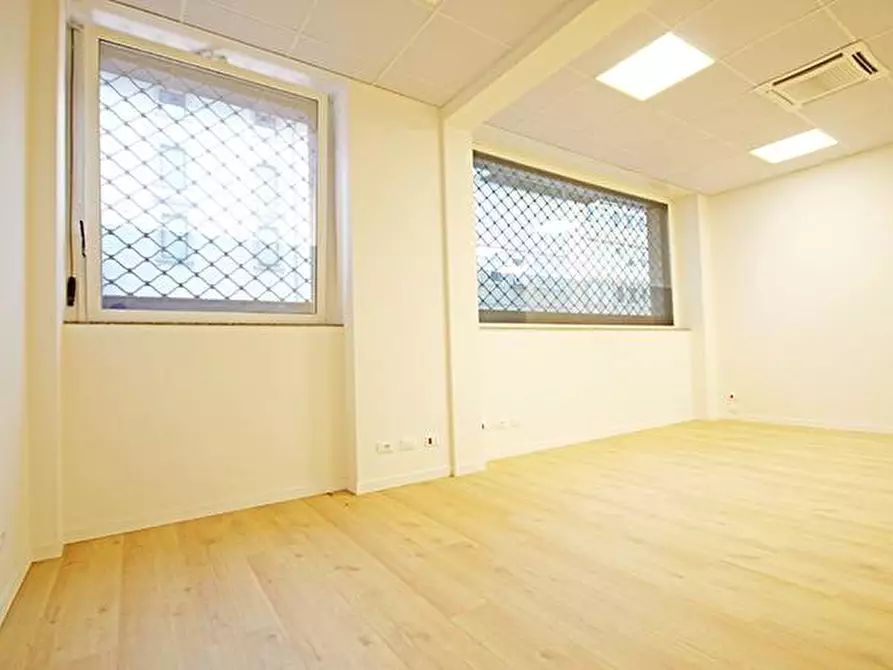 Immagine 6 di Ufficio in vendita  in via clara maffei a Bergamo