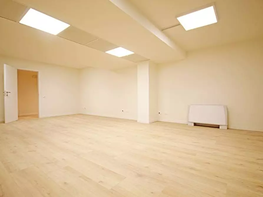 Immagine 20 di Ufficio in vendita  in via clara maffei a Bergamo