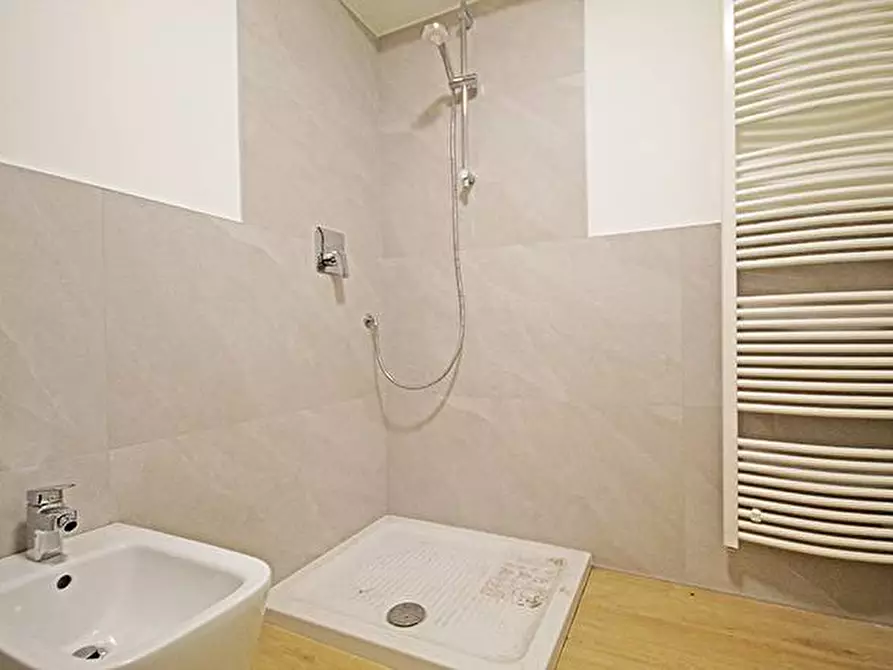 Immagine 23 di Ufficio in affitto  a Bergamo