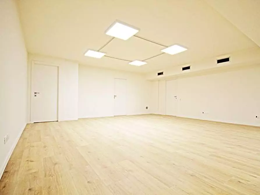 Immagine 24 di Ufficio in affitto  a Bergamo