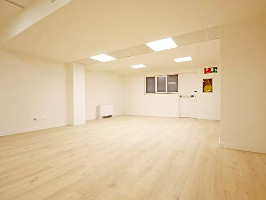 Immagine 20 di Ufficio in affitto  a Bergamo