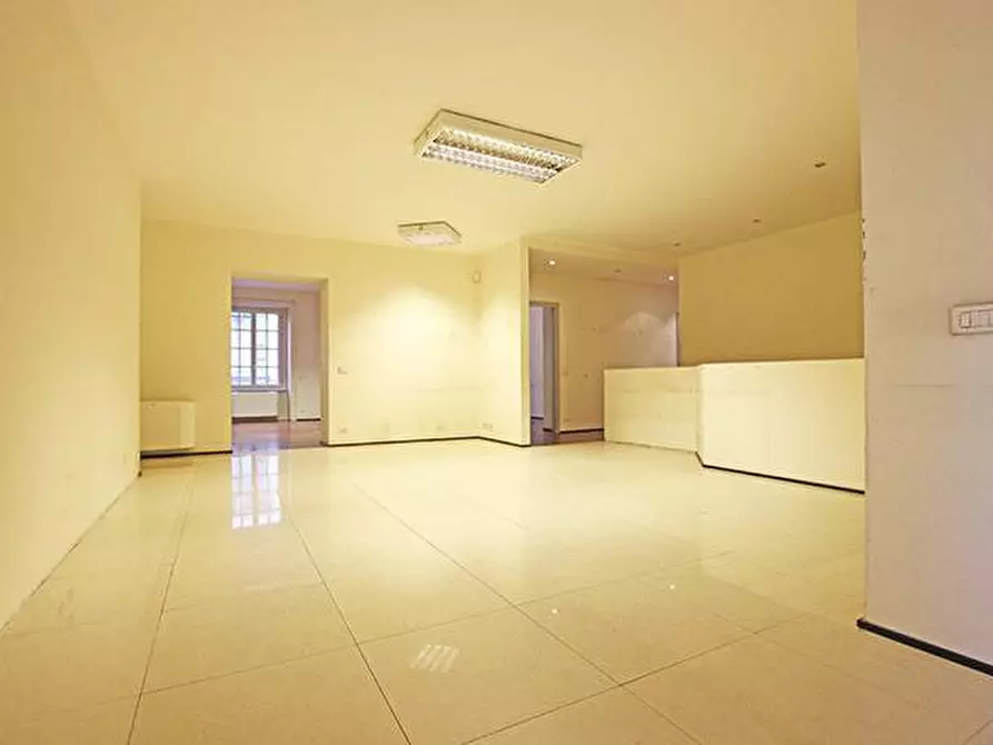 Immagine 10 di Ufficio in affitto  a Bergamo