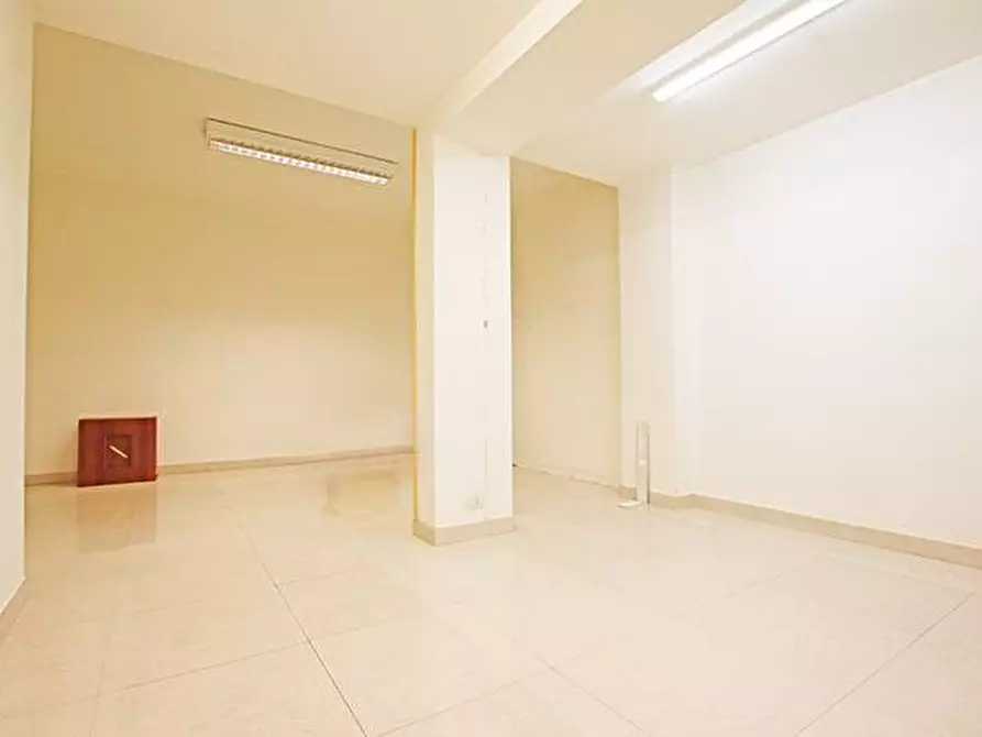 Immagine 12 di Ufficio in affitto  a Bergamo
