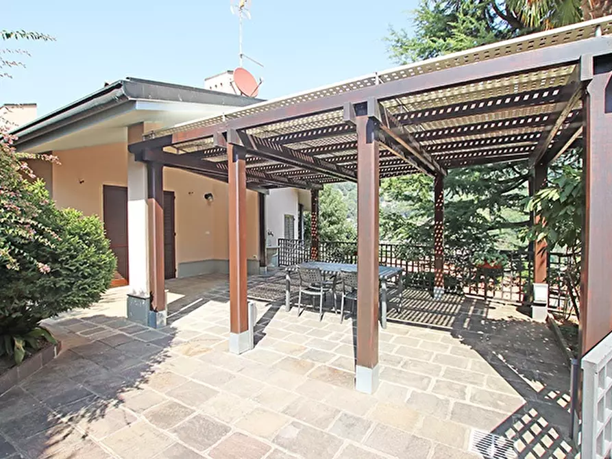 Immagine 6 di Villa in vendita  in via dei corni a Alzano Lombardo