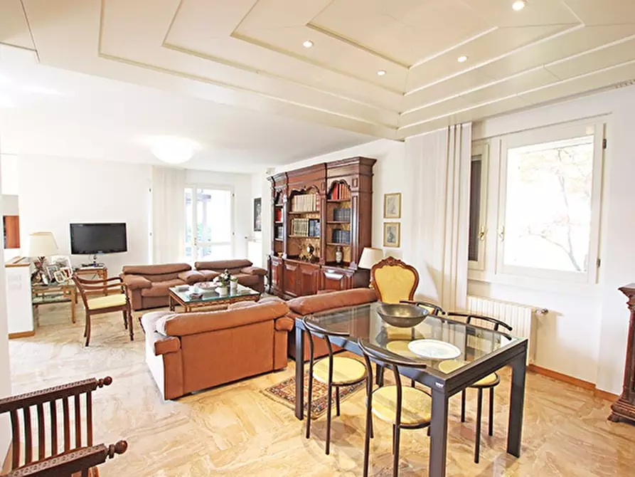 Immagine 9 di Villa in vendita  in via dei corni a Alzano Lombardo