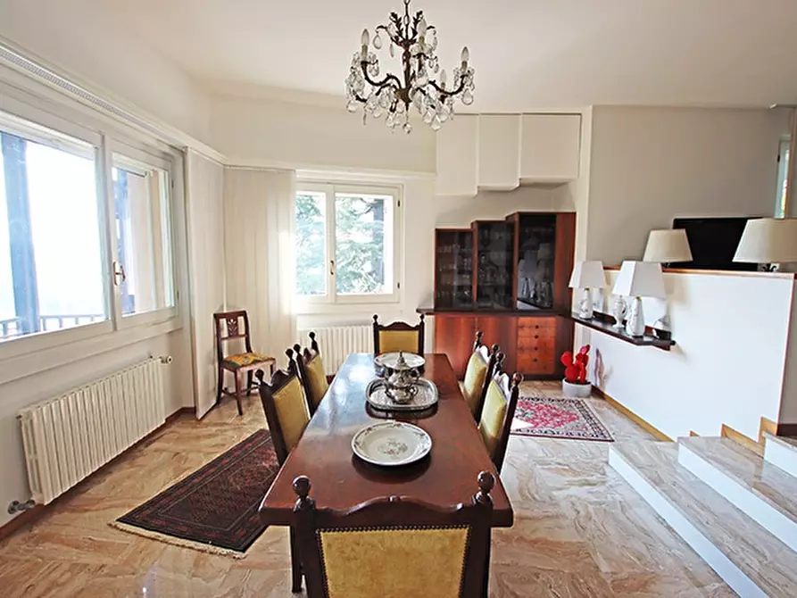 Immagine 12 di Villa in vendita  in via dei corni a Alzano Lombardo