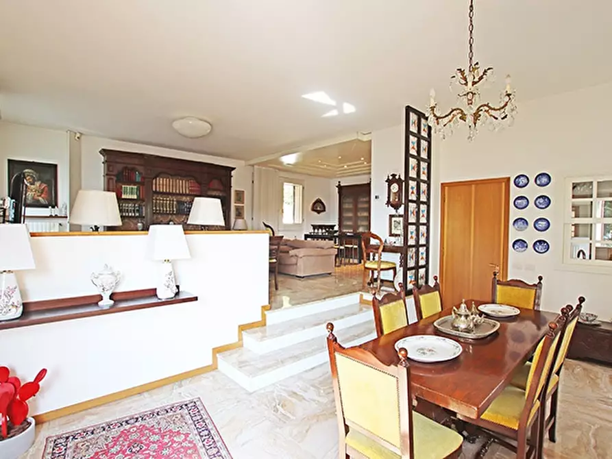 Immagine 13 di Villa in vendita  in via dei corni a Alzano Lombardo