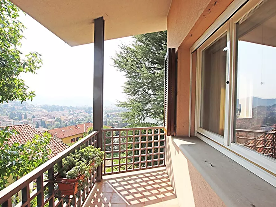 Immagine 14 di Villa in vendita  in via dei corni a Alzano Lombardo