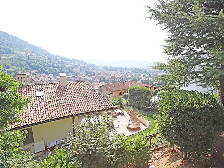 Immagine 15 di Villa in vendita  in via dei corni a Alzano Lombardo