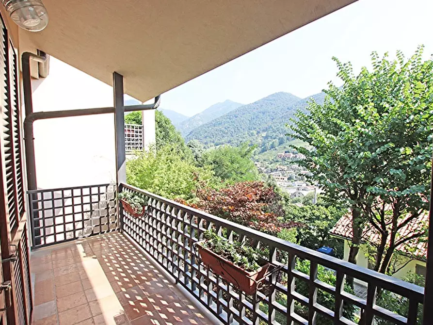 Immagine 16 di Villa in vendita  in via dei corni a Alzano Lombardo