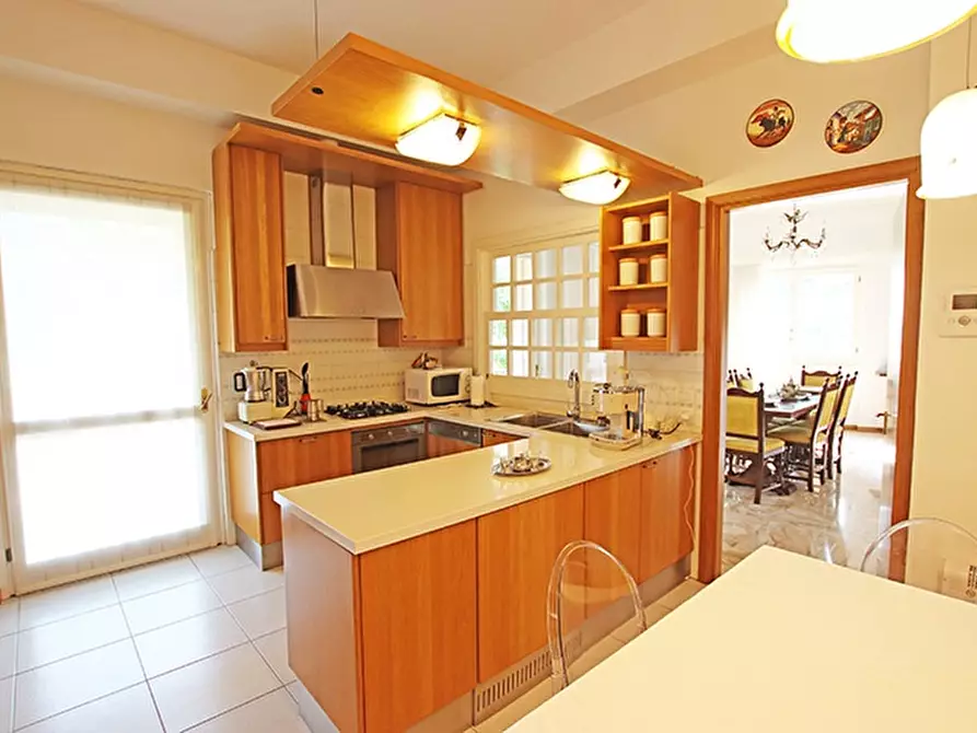 Immagine 17 di Villa in vendita  in via dei corni a Alzano Lombardo