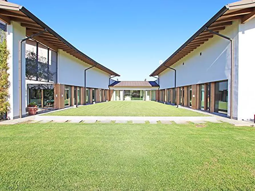 Immagine 2 di Villa in vendita  in via colombo a Treviolo