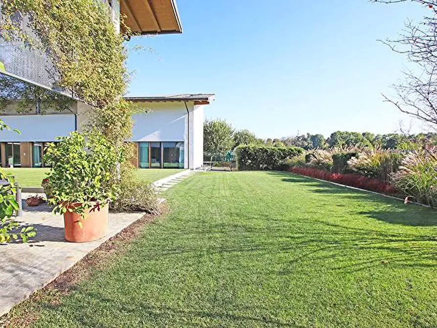 Immagine 6 di Villa in vendita  in via colombo a Treviolo