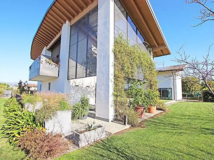 Immagine 9 di Villa in vendita  in via colombo a Treviolo