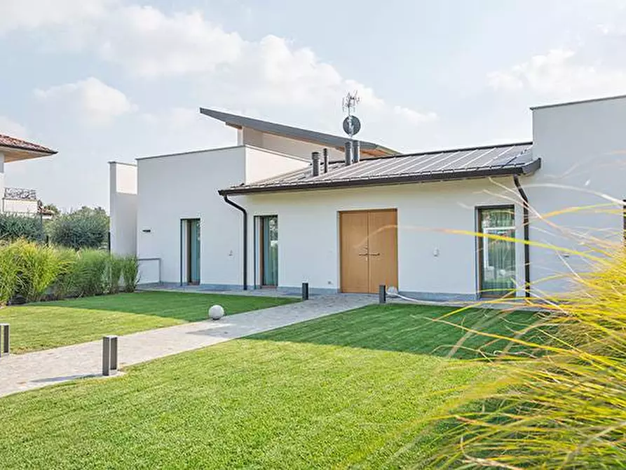 Immagine 13 di Villa in vendita  in via colombo a Treviolo