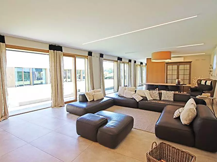 Immagine 17 di Villa in vendita  in via colombo a Treviolo