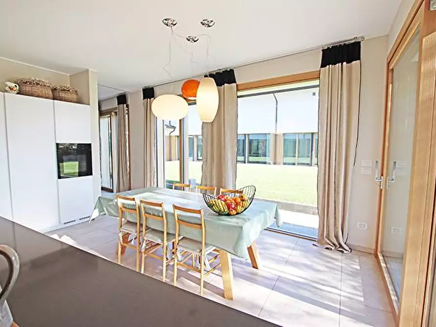 Immagine 21 di Villa in vendita  in via colombo a Treviolo