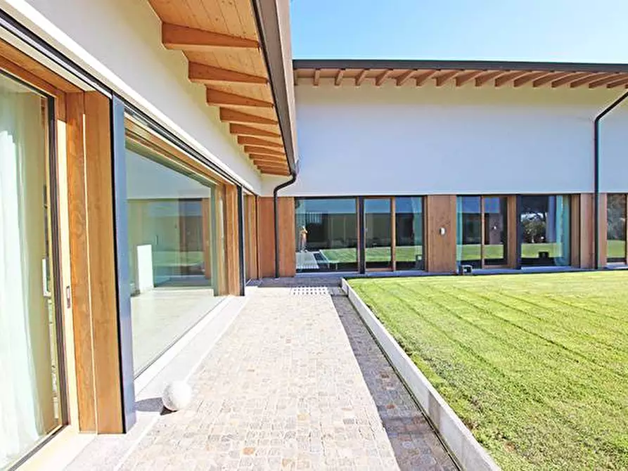 Immagine 27 di Villa in vendita  in via colombo a Treviolo