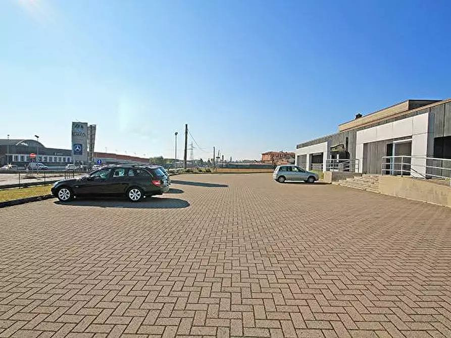 Immagine 3 di Negozio in affitto  in via Dei Termini a Arcene