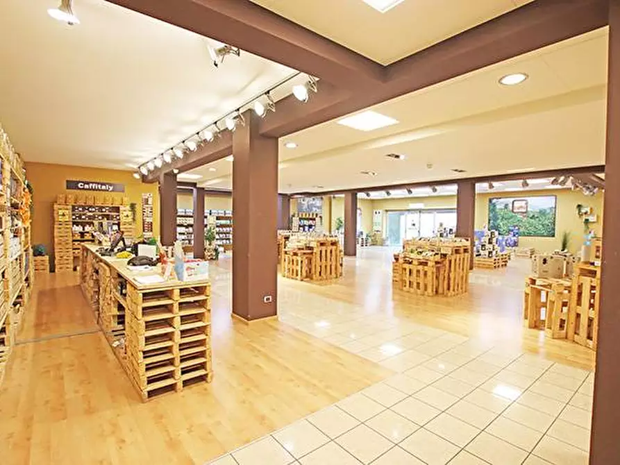 Immagine 6 di Negozio in affitto  in via Dei Termini a Arcene