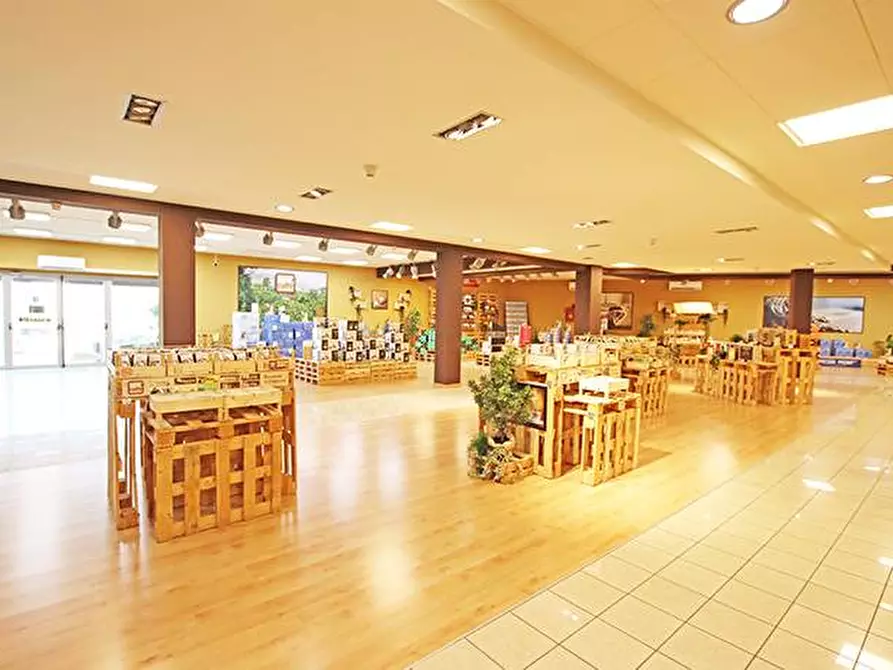 Immagine 7 di Negozio in affitto  in via Dei Termini a Arcene