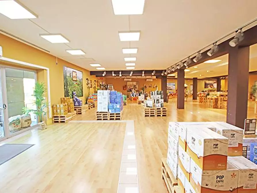 Immagine 9 di Negozio in affitto  in via Dei Termini a Arcene