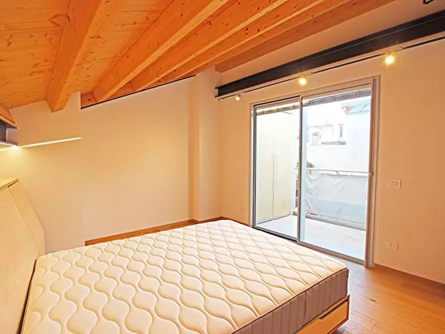 Immagine 15 di Attico in affitto  in via borgo palazzo a Bergamo